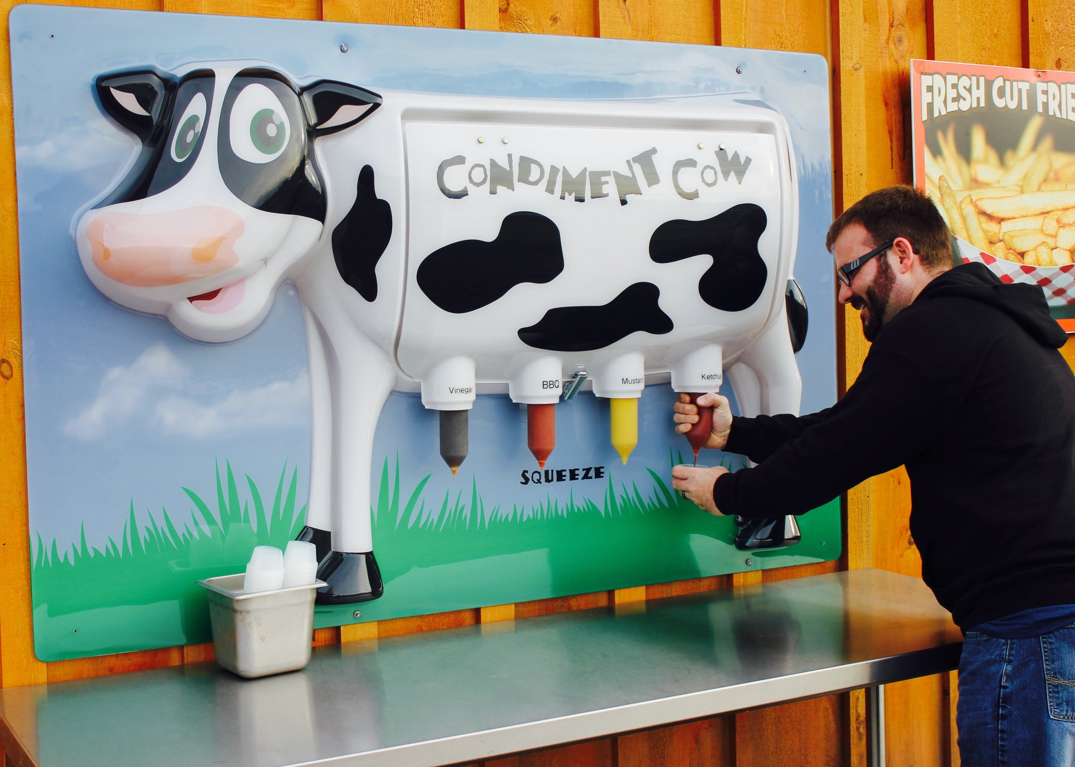 Take your condiment station to another level with the EZ-Dispenser inside of the Condiment Cow. Can hole 4 large EZ-Dispensers with different condiments. Each condiment co holds 640 oz. of condiments.